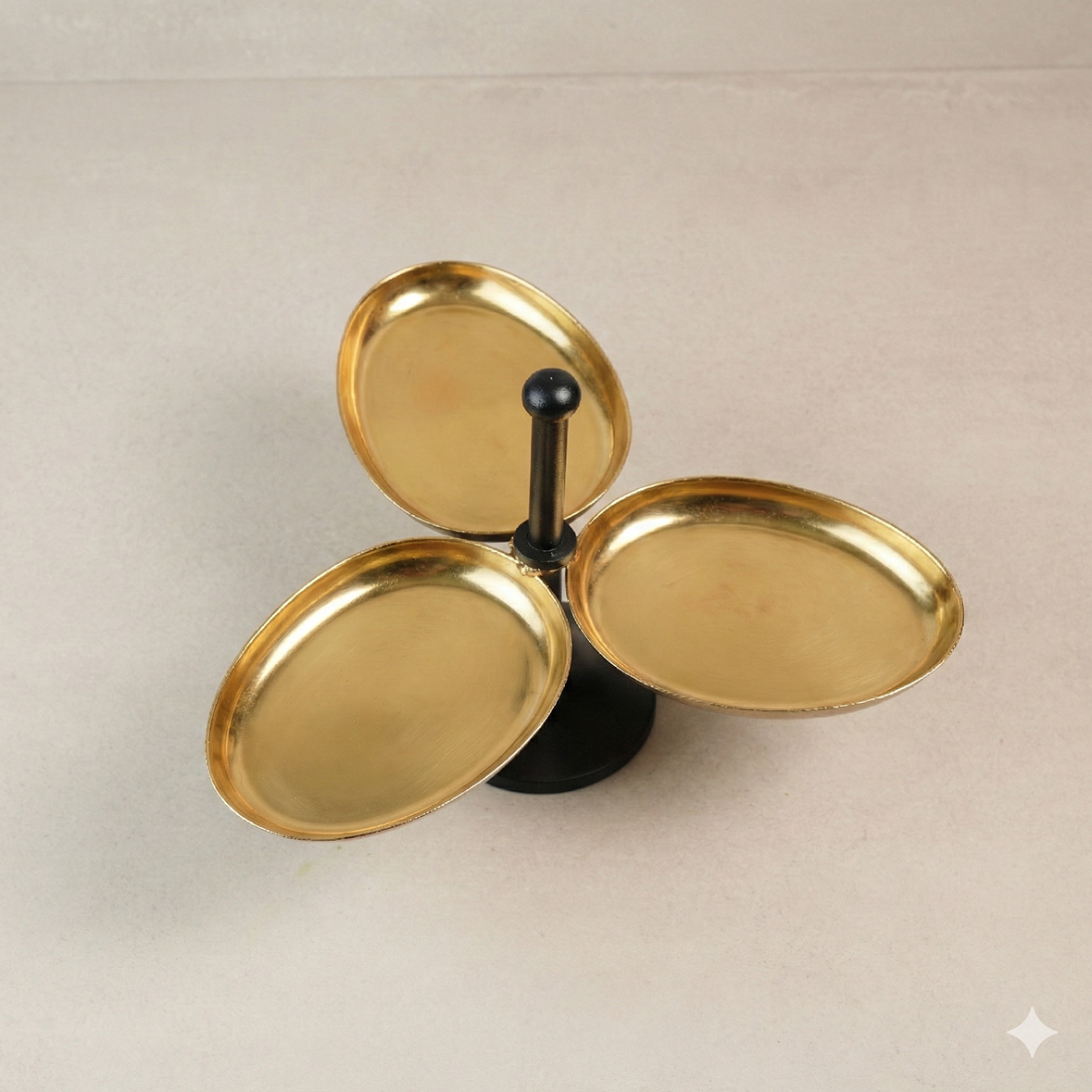 صينية تريـفول ذهبية